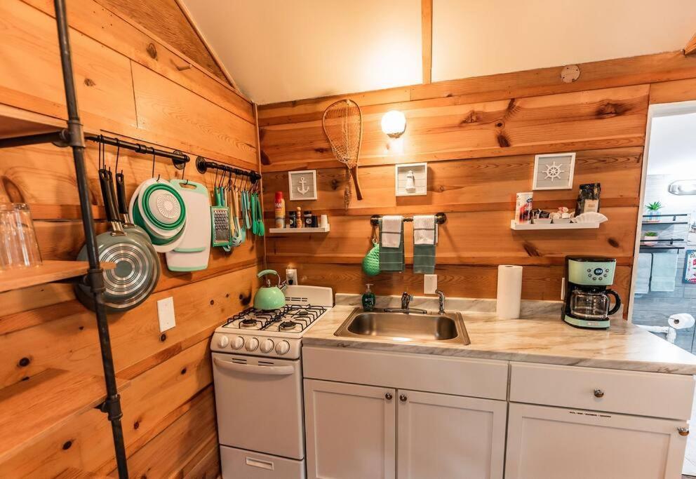 Big Blue Lake Cottages, Llc - Cottage #5 Holton Eksteriør bilde