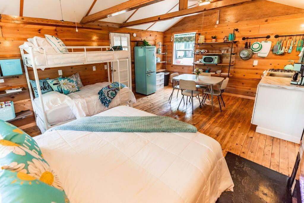 Big Blue Lake Cottages, Llc - Cottage #5 Holton Eksteriør bilde