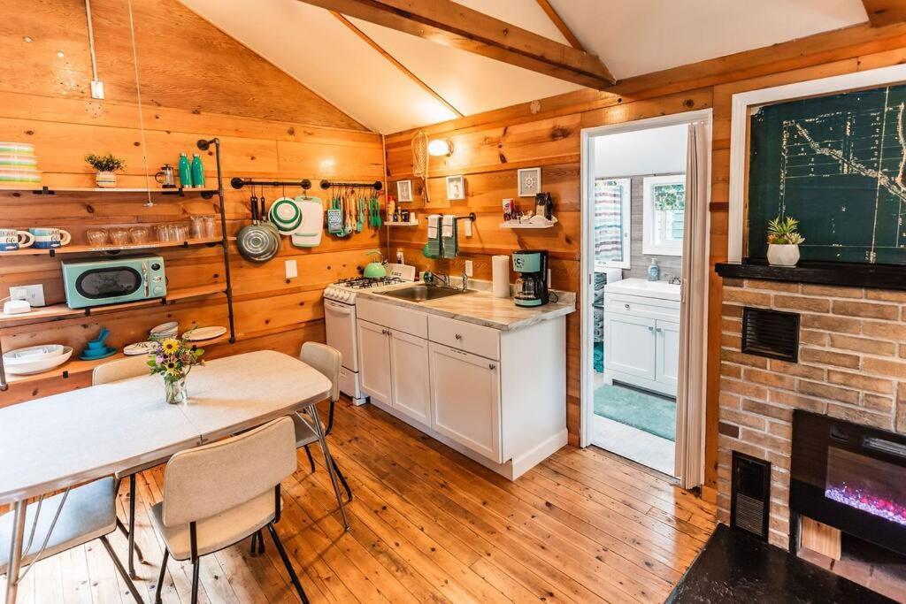 Big Blue Lake Cottages, Llc - Cottage #5 Holton Eksteriør bilde