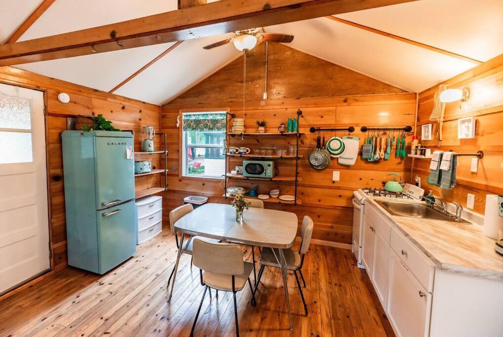 Big Blue Lake Cottages, Llc - Cottage #5 Holton Eksteriør bilde