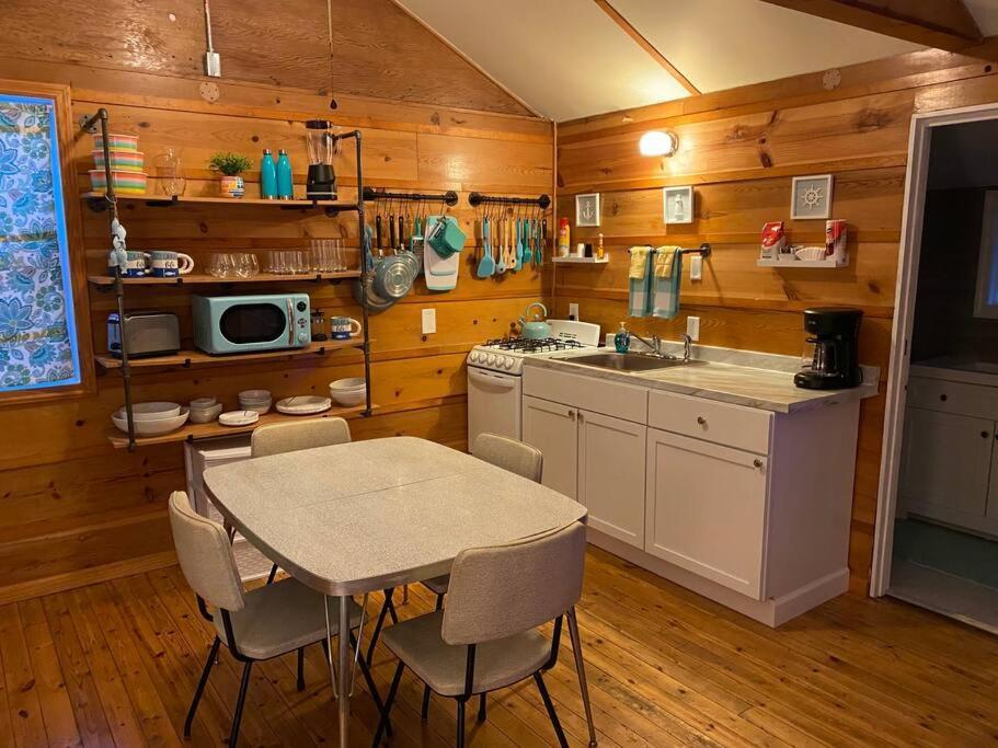Big Blue Lake Cottages, Llc - Cottage #5 Holton Eksteriør bilde