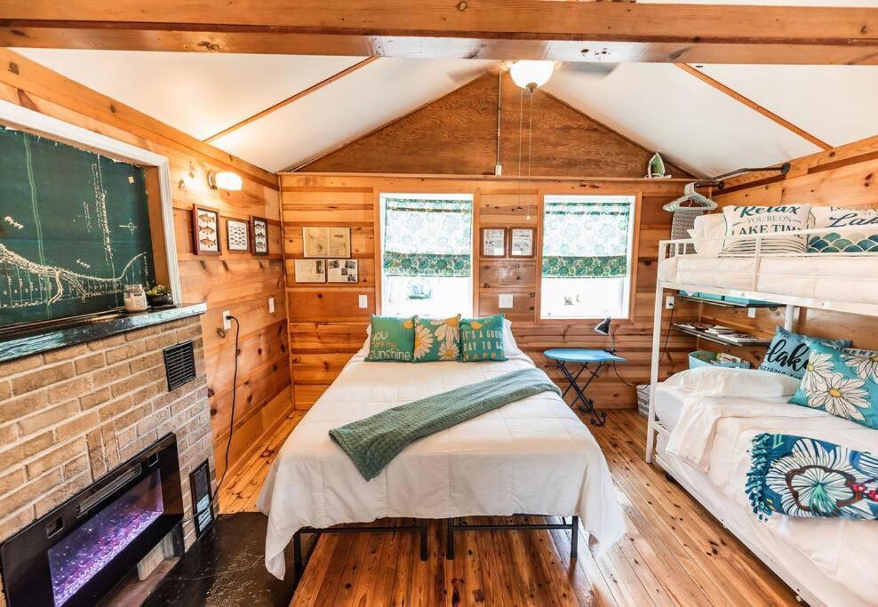 Big Blue Lake Cottages, Llc - Cottage #5 Holton Eksteriør bilde